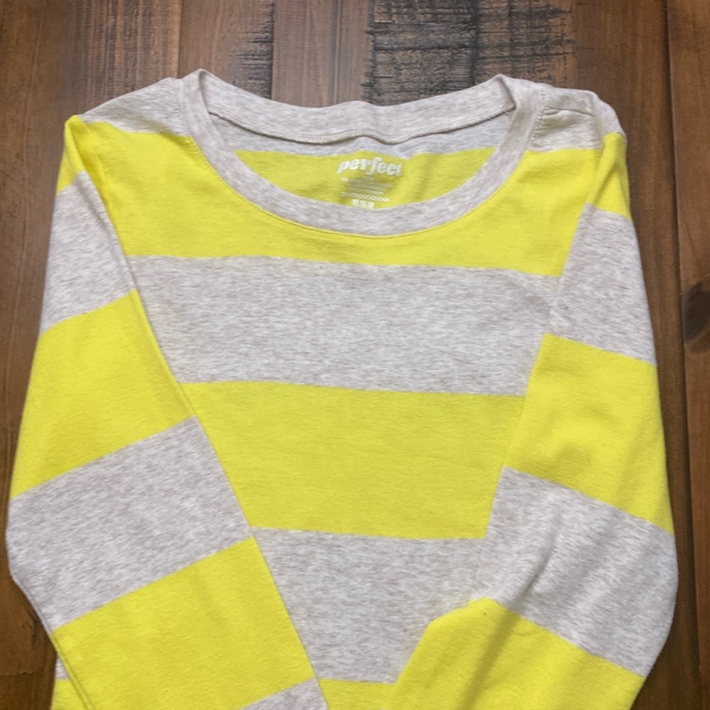 Old Navy long sleeve tshirt
